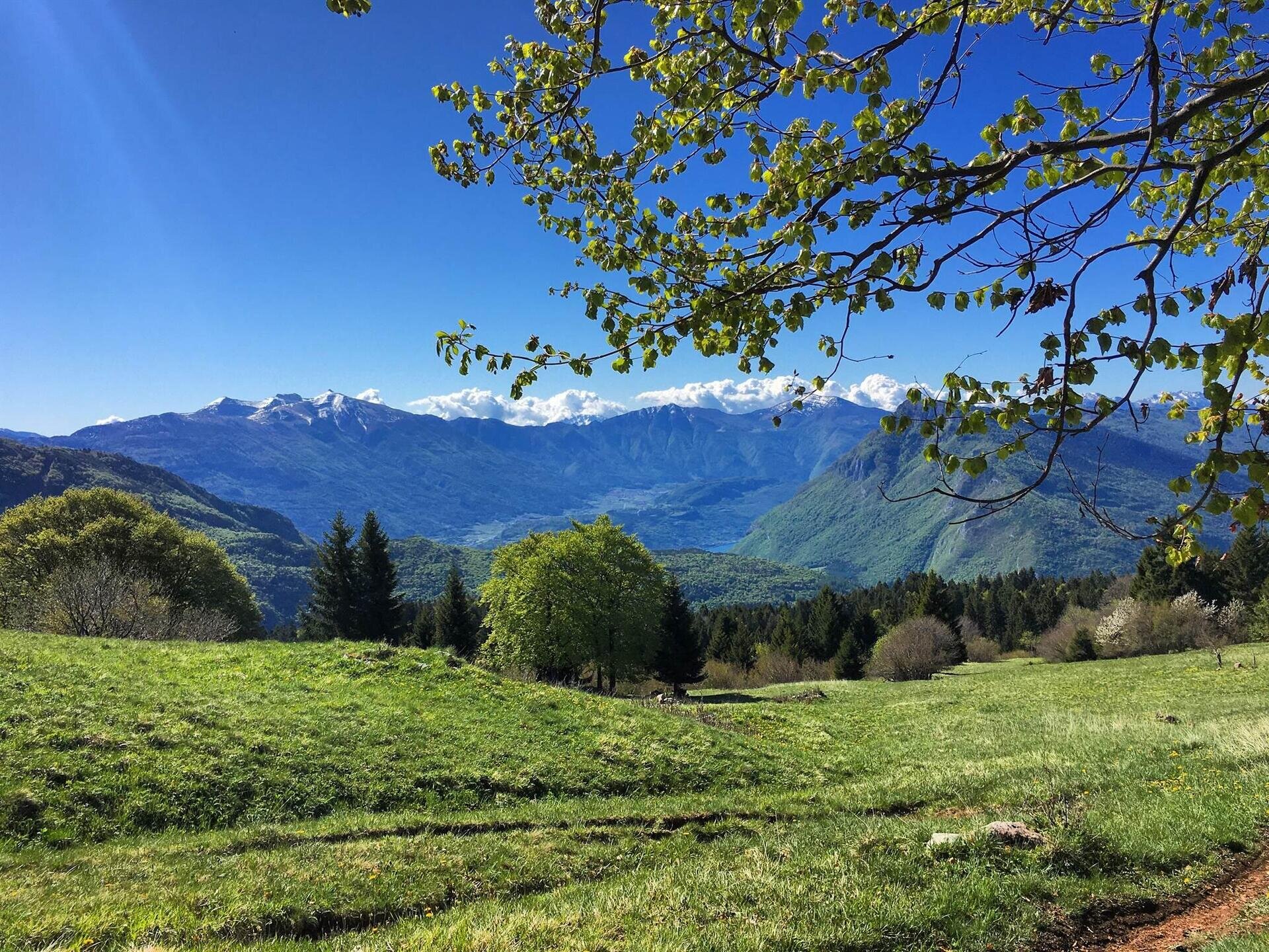 Vista sul lago di Cavedine, Prada