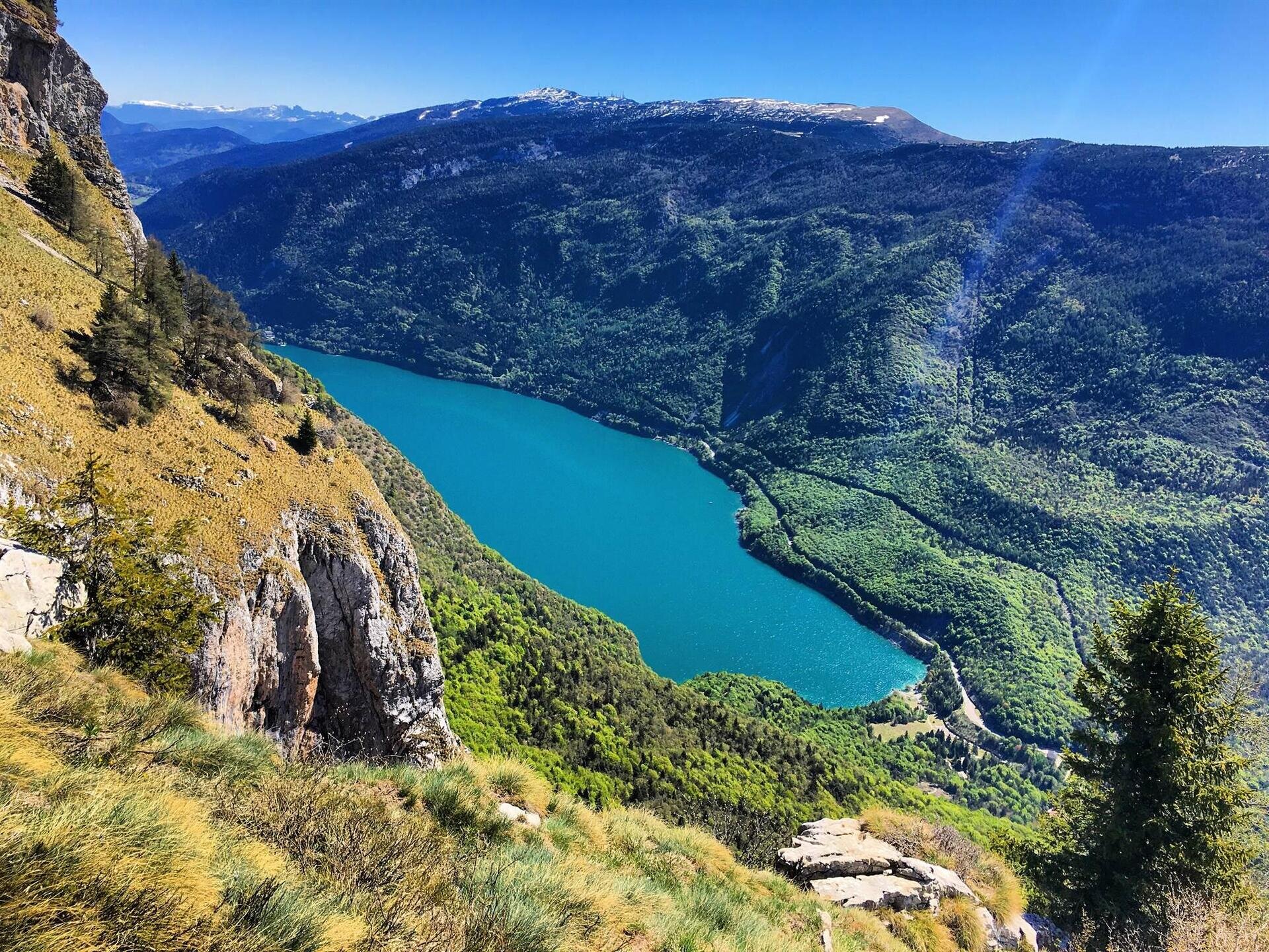 Vista dal Belvedere del lago di Molveno, Prada