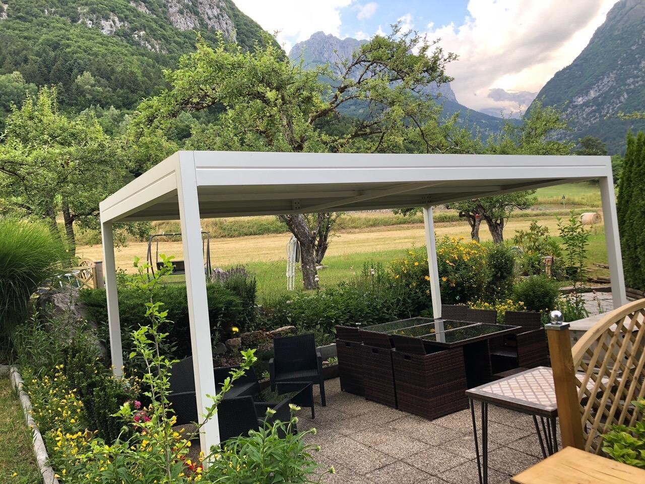 Gazebo Bianco in nostro prato