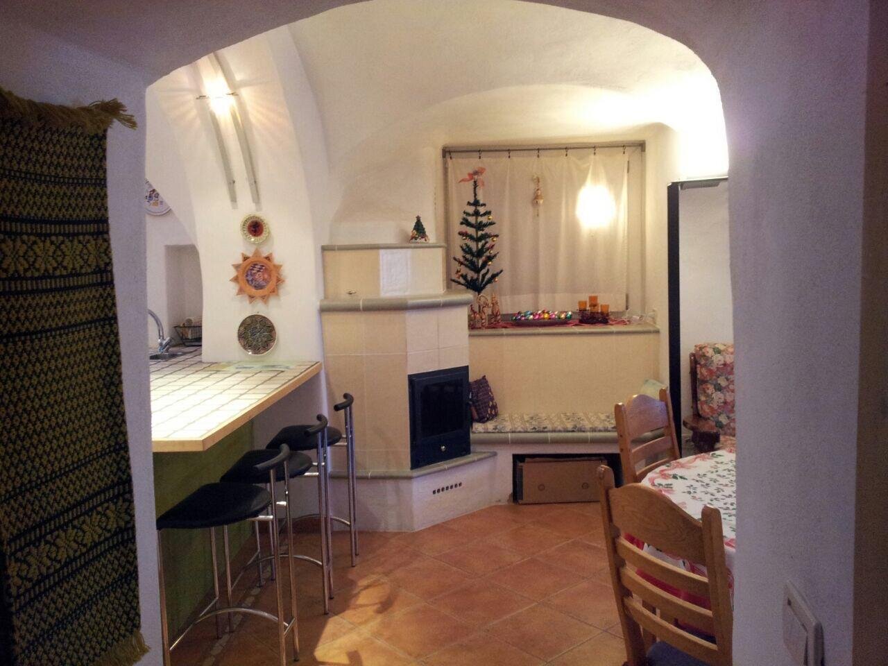 App.Rustico con stufa maioliche