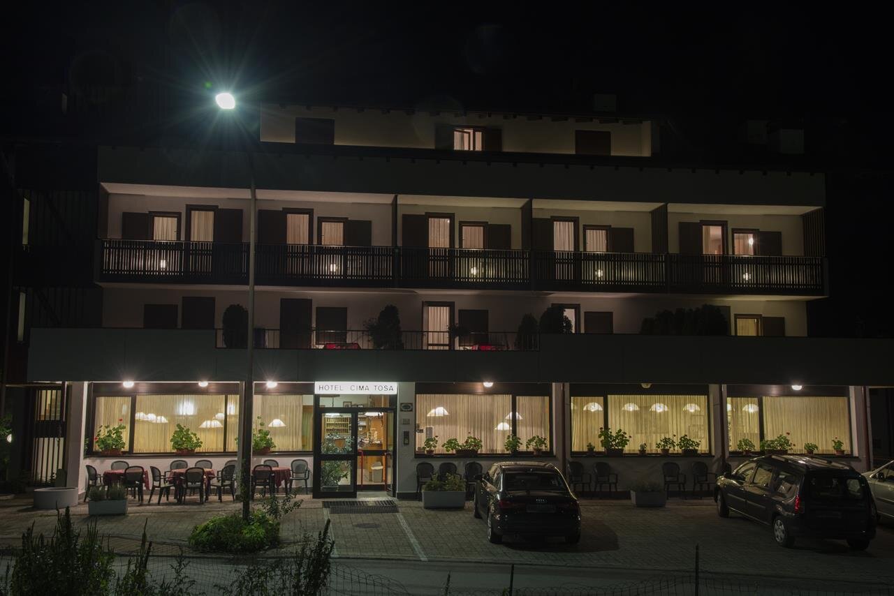 L'HOTEL DI SERA