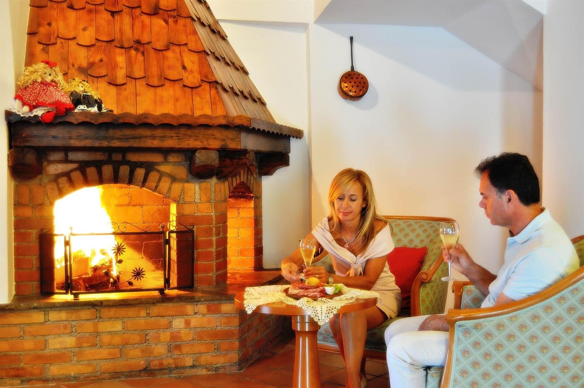 Aperitivo al caminetto