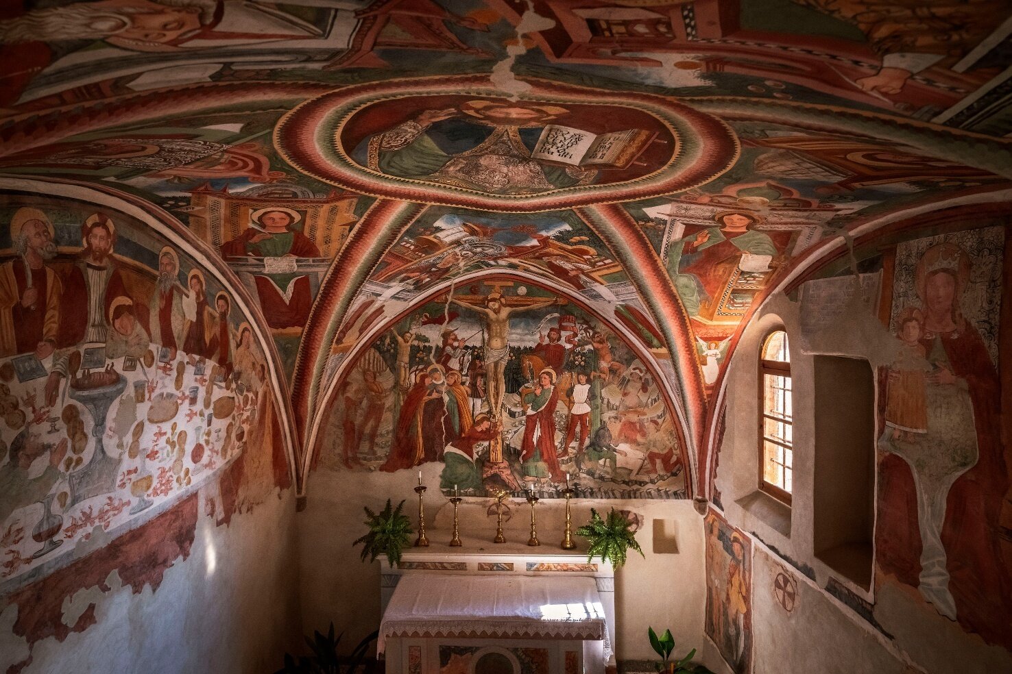 Walk around the hamlets of San Lorenzo Dorsino