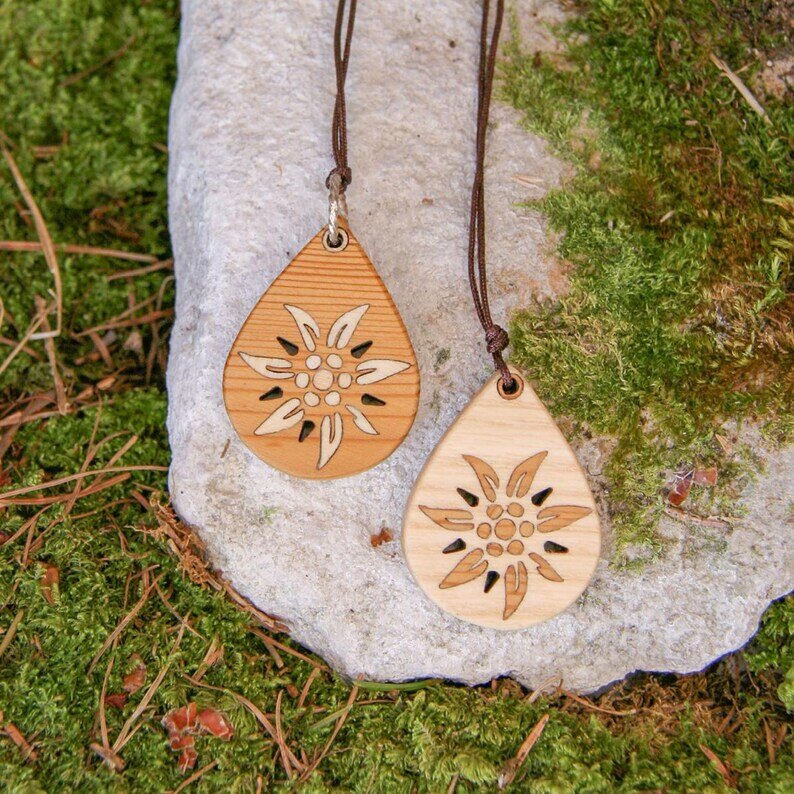 Claudia Bosetti Aritigiano San Lorenzo Dorsino Ciondolo Legno 2