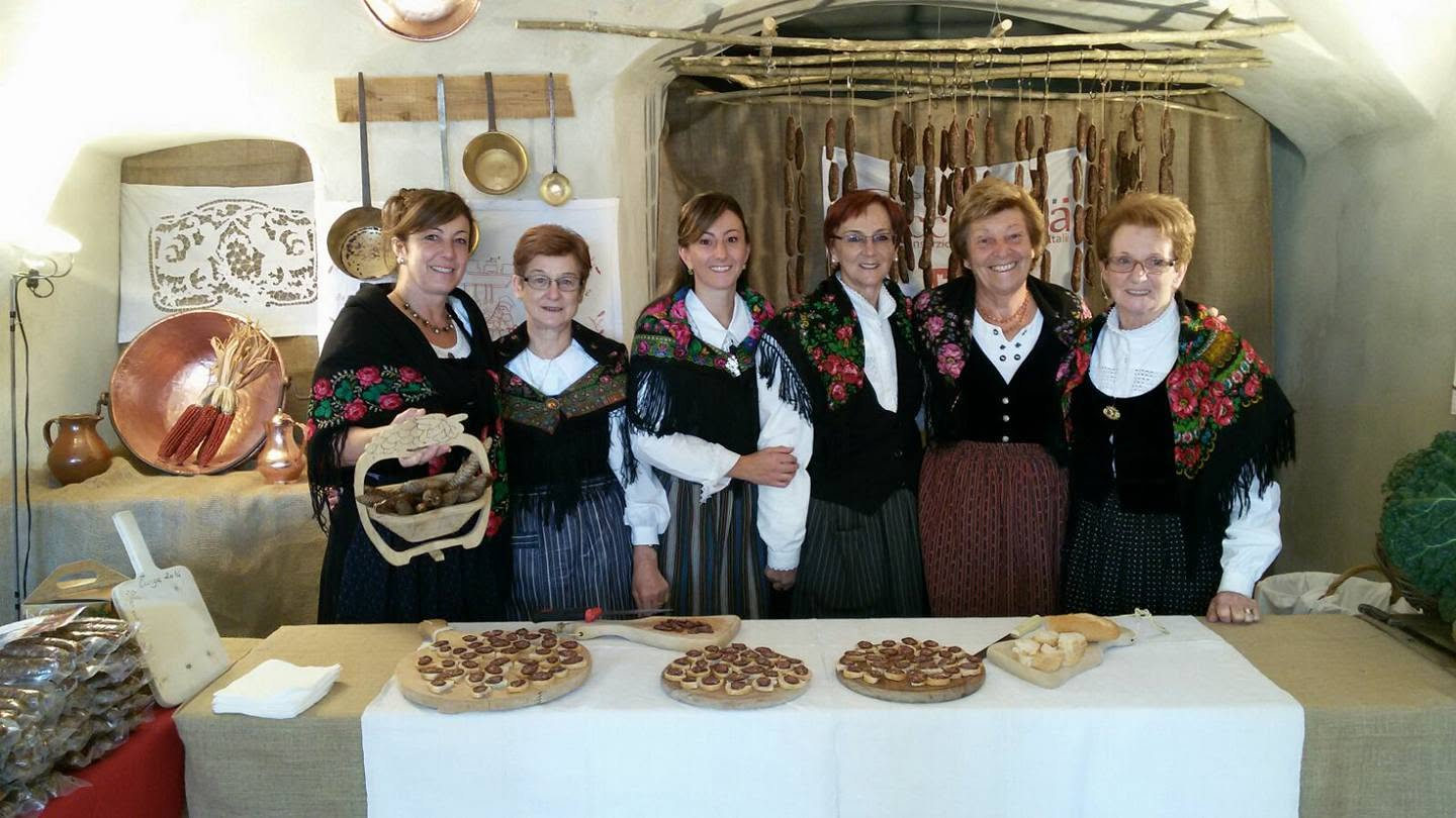 Sagra Della Ciuìga San Lorenzo Dorsino Donne Volt Ciuiga Gruppo