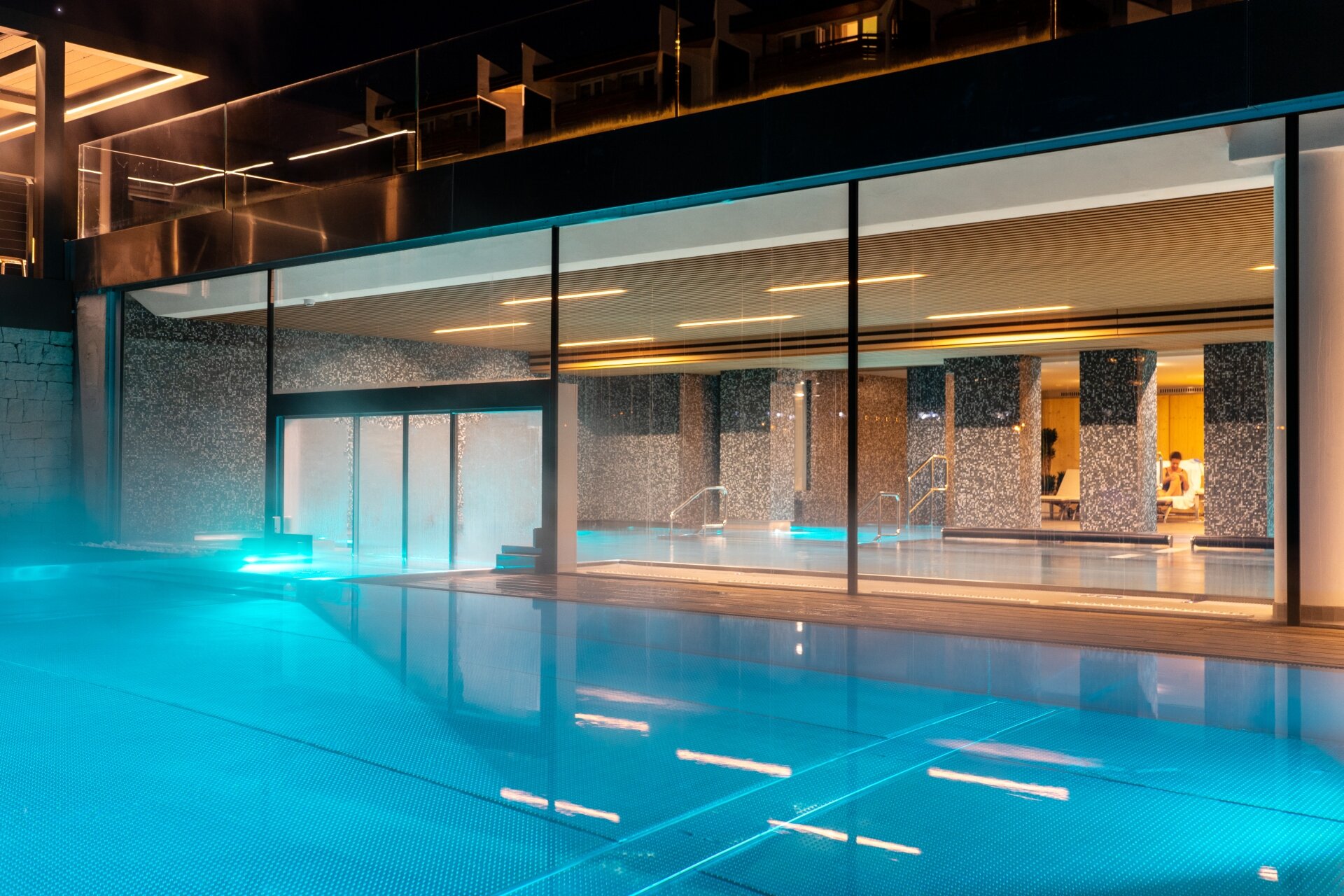 Copyright F Ferrarese 8 2