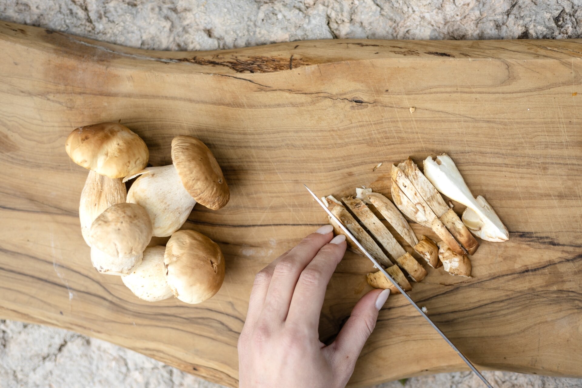 La Casina Chef Giada Miori Drena Funghi Porcini 1