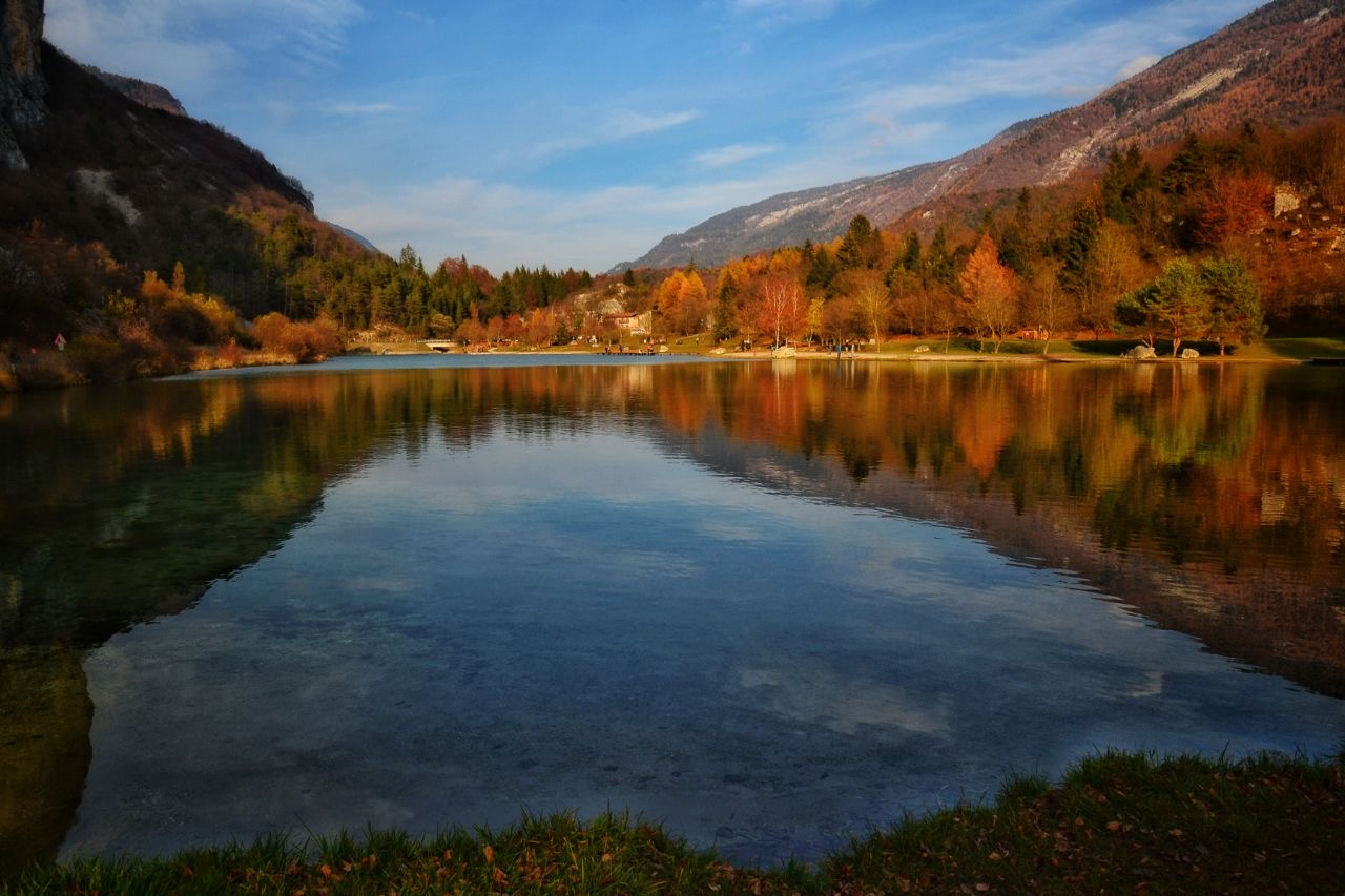 Lago Di Nembia Autunno San Lorenzo Dorsino Ph