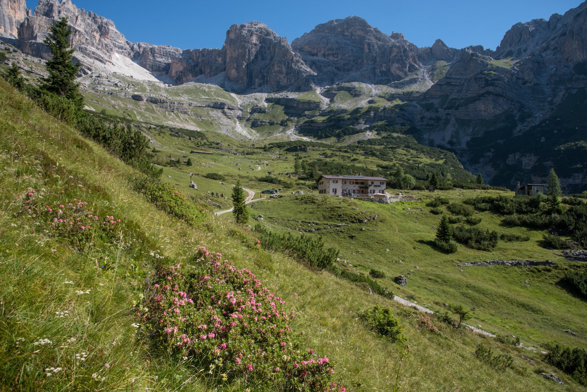 Rifugio Cacciatore Estate Val Ambiez Dolomiti Brenta