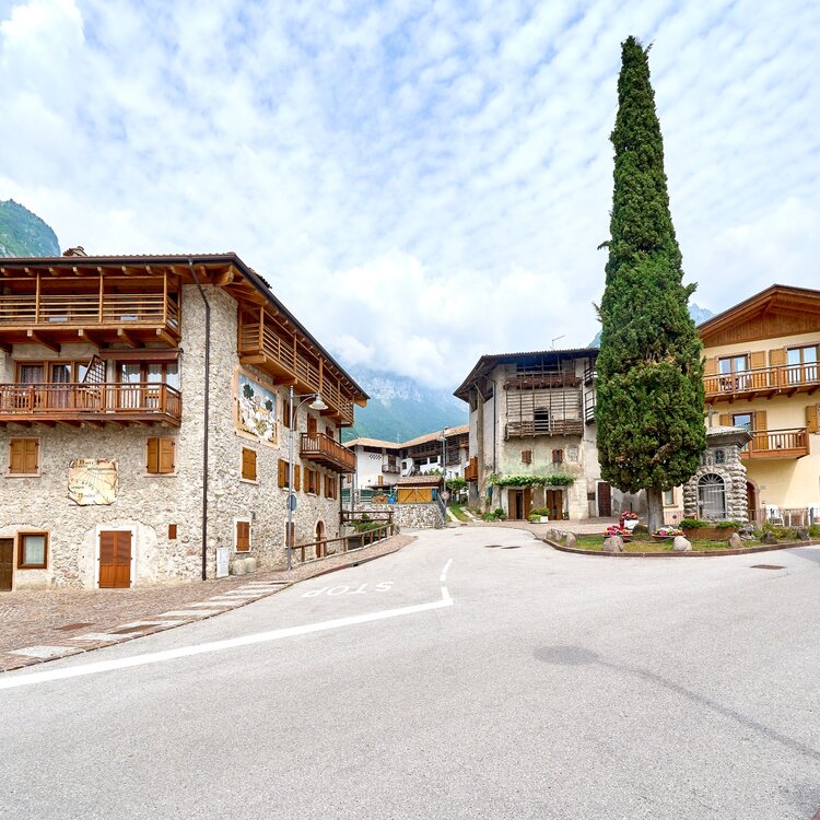 Piazza San Giorgio a Dorsino.